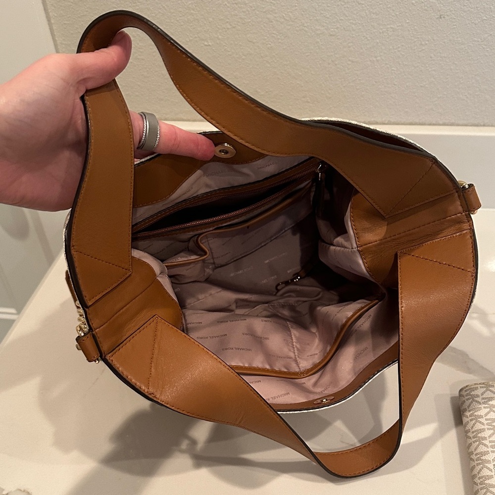 Michael Kors Cream and Tan Logo Hobo Tote and Matching Wallet - Picture 7 of 13